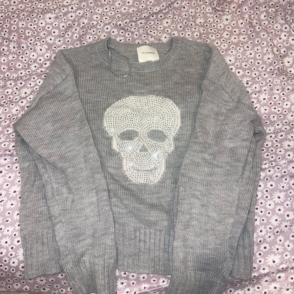 Gray Crew Neck Sweater with Classic Knit Texture